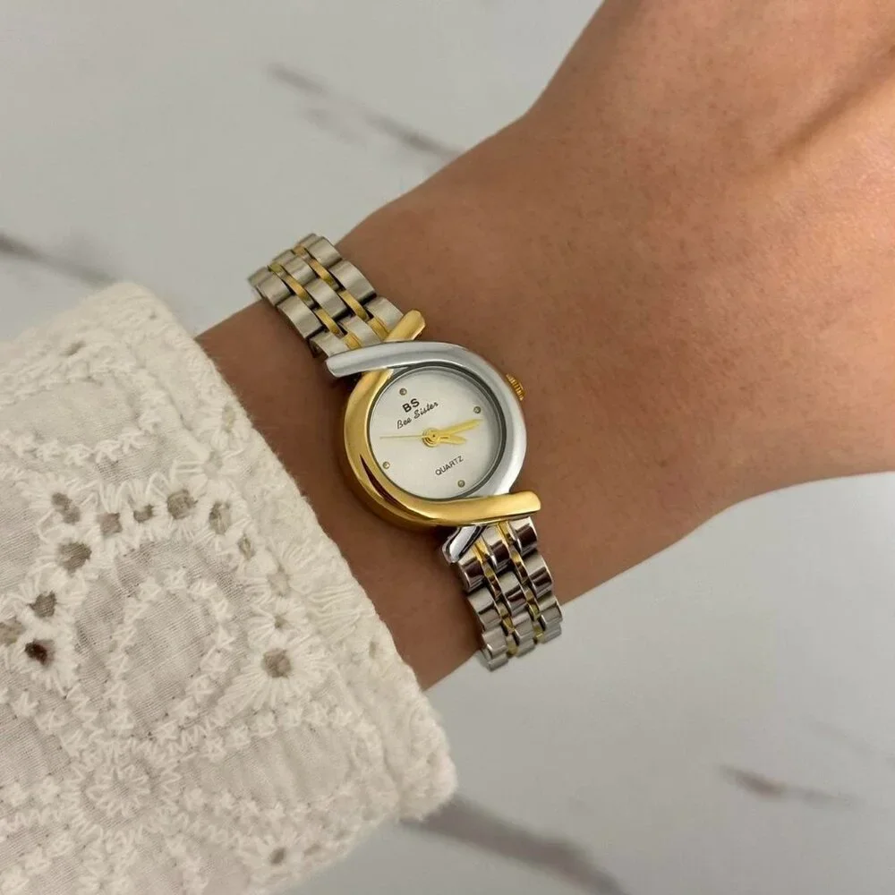 Sku:0465 vintage vibe gold silver watch + in a gift box They fit any hand size